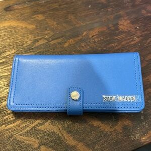 Steve Madden, wallet